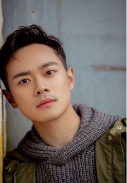 曹骏家庭背景,出身名门，传承家族荣耀的影视新星